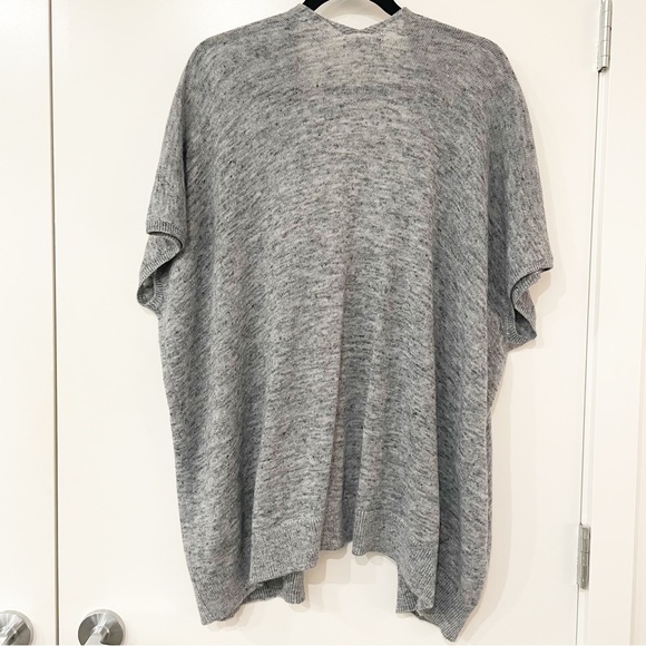 Community Aritzia Wool Blend Knit Grey/Black Short Sleeve Cape Size XXS/XS - Picture 2 of 7